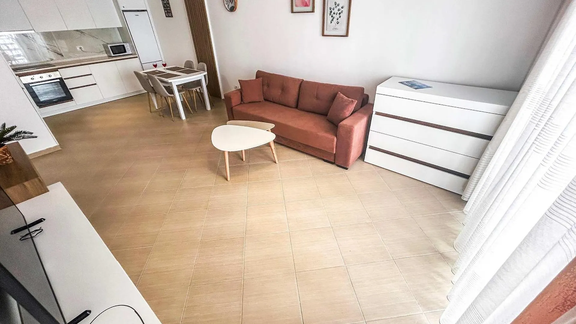 Hotel Genius 825 Golem  Albania
