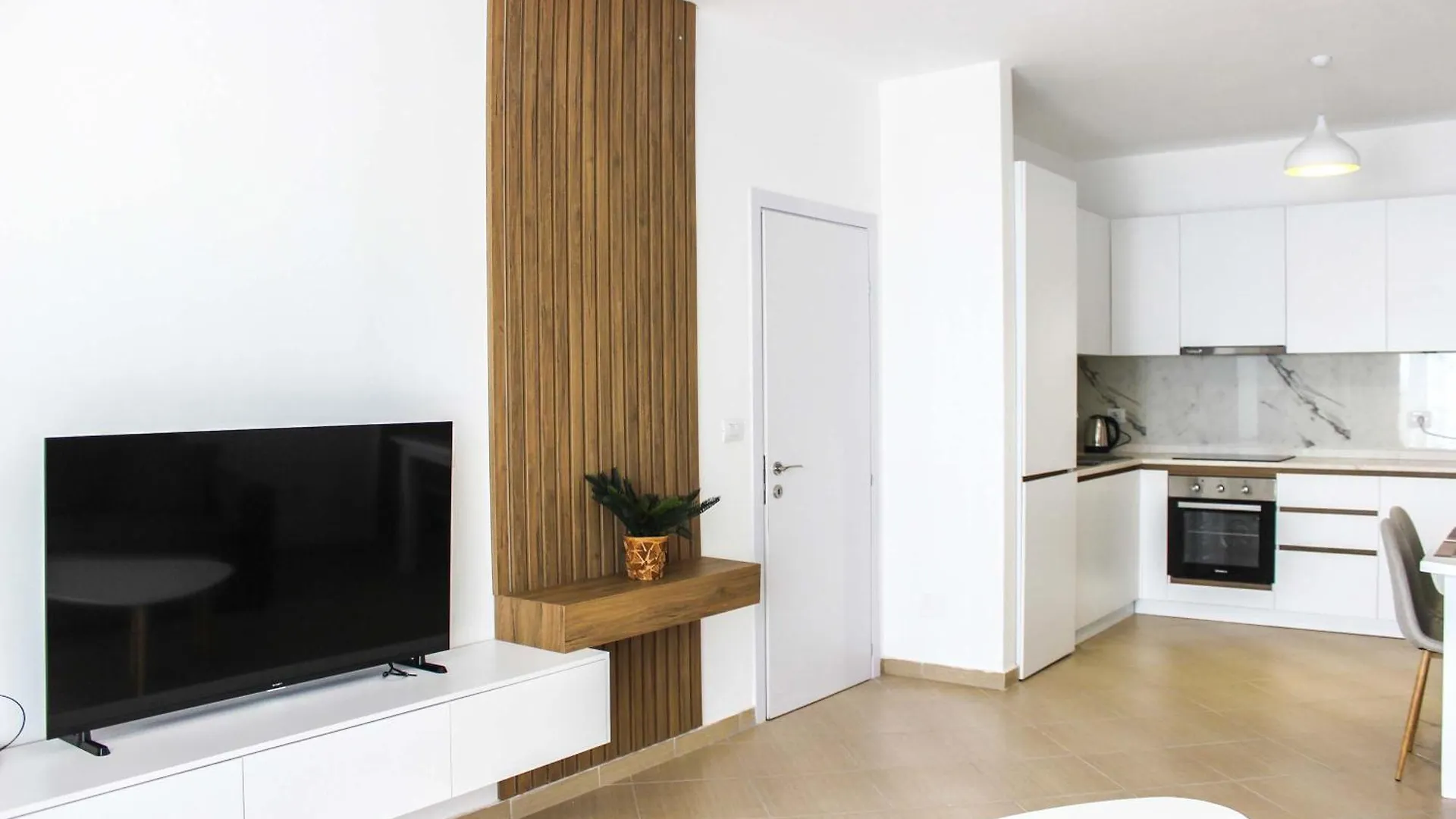 Hotel Genius 825 Golem  Golem (Tirana)