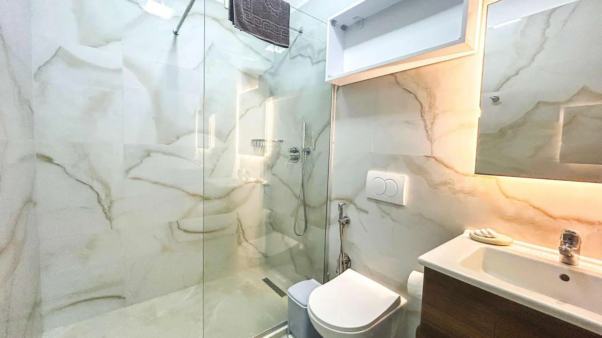 Hotel Genius 825 Golem  0*, Golem (Tirana)