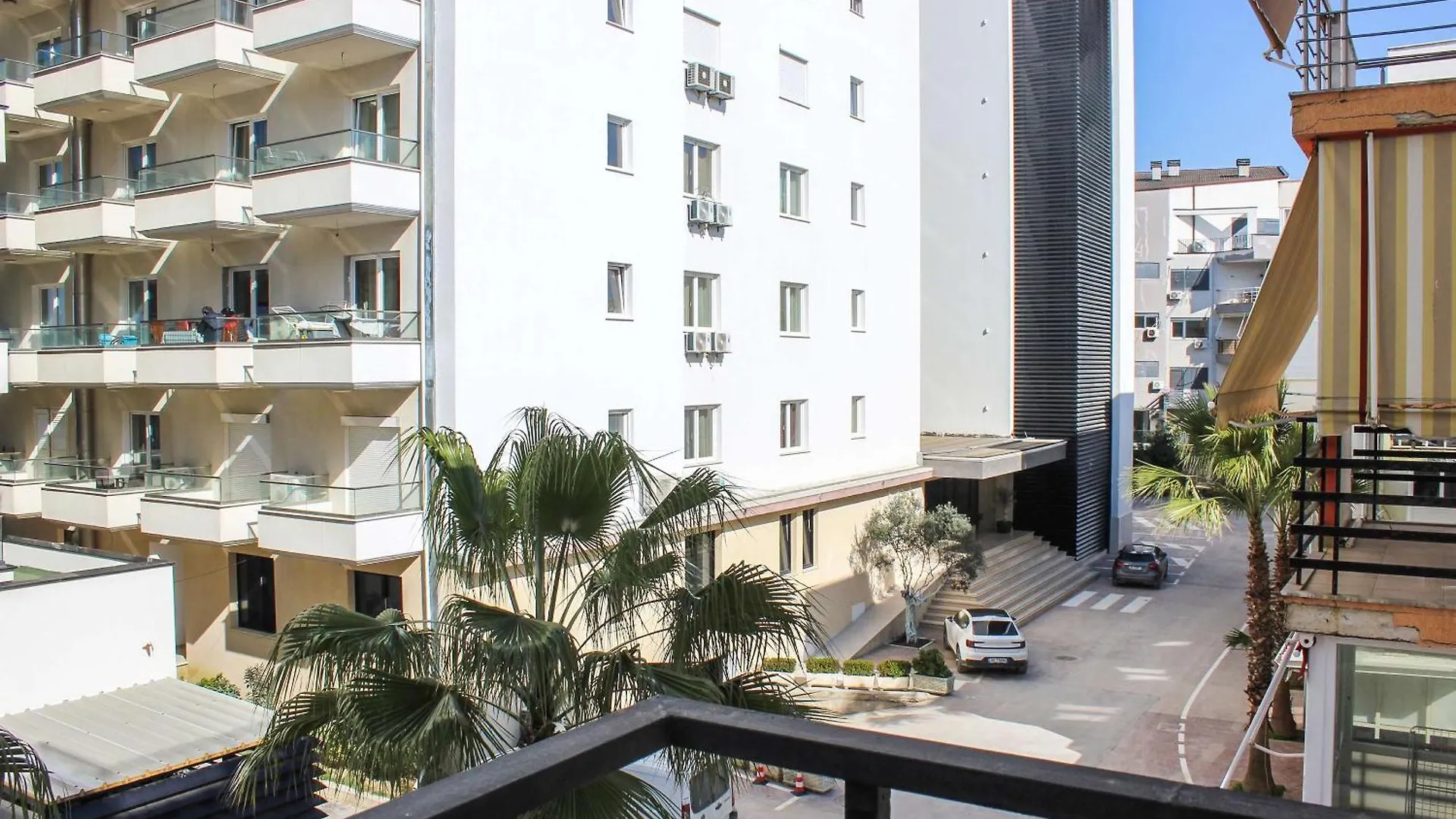 Hotel Genius 825 Golem  Zajazd